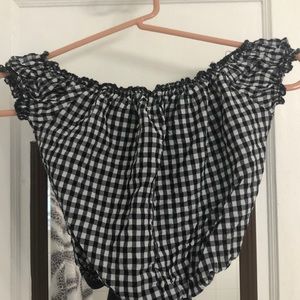 Off the shoulder black and white croptop